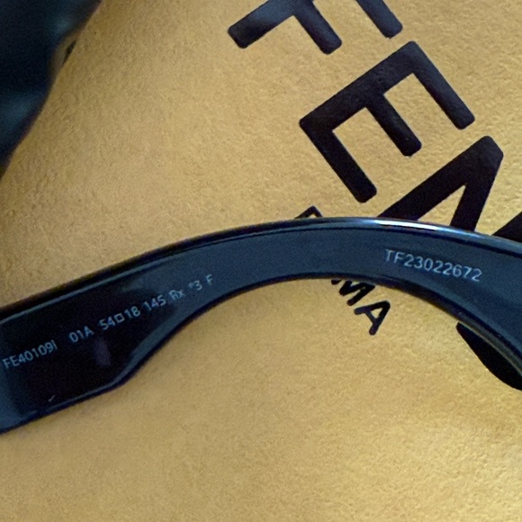 Fendi ROMA Black Sunglasses Sleek Modern Design Women's Baguette Oval Sunglasses - Picture 10 of 13